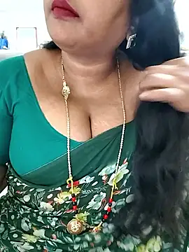 Snapshot of Swapna_143 chatting on January 14, 2026, 5:00 am Swapna 143 online show from January 14, 2026, 5:00 am