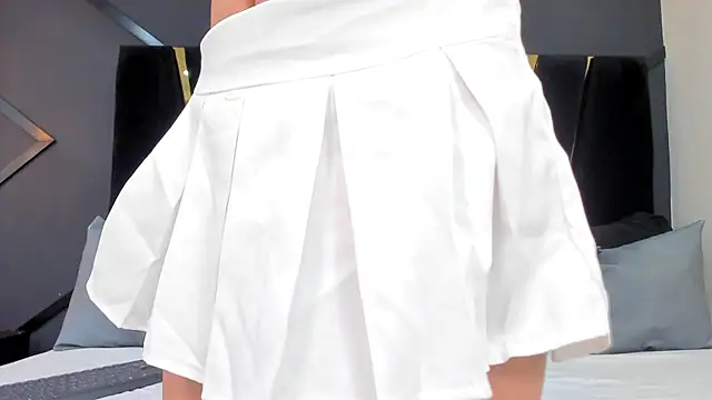 emily mooon online show from September 25, 2025, 2:50 am