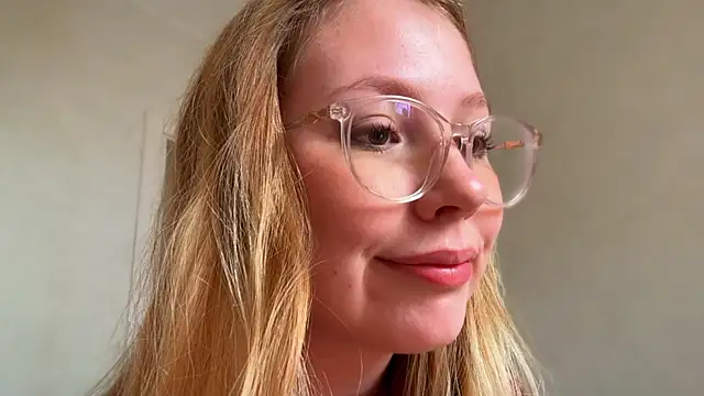 HoneyAudrey online show from July 12, 2026, 2:12 am