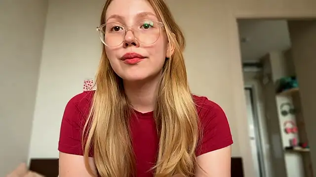 HoneyAudrey online show from June 12, 2026, 2:20 am