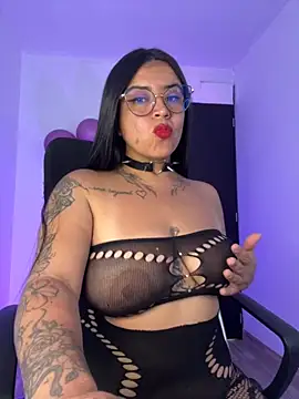 Snapshot of Devilsweet17 chatting on November 22, 2025, 8:51 pm Devilsweet17 online show from November 22, 2025, 8:51 pm