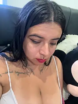 Snapshot of Devilsweet17 chatting on November 24, 2025, 10:32 pm Devilsweet17 online show from November 24, 2025, 10:32 pm