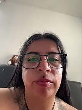 Snapshot of Devilsweet17 chatting on July 19, 2026, 1:52 pm Devilsweet17 online show from July 19, 2026, 1:52 pm