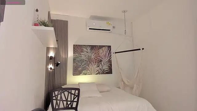 emma alice  online show from January 14, 2026, 10:19 am