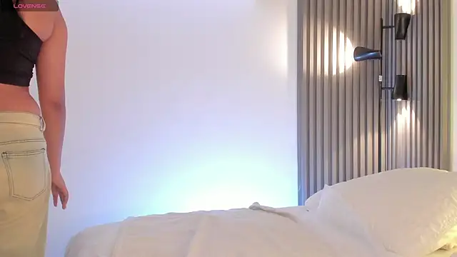 emma alice  online show from November 25, 2025, 12:16 pm