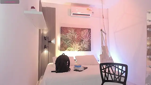 emma alice  online show from December 3, 2025, 10:14 am