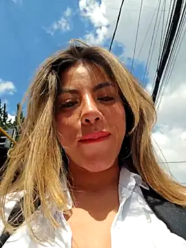 Karen San Miguel online show from November 11, 2025, 6:25 pm