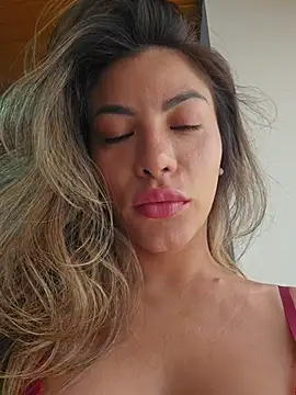 Karen San Miguel online show from December 5, 2025, 3:21 pm