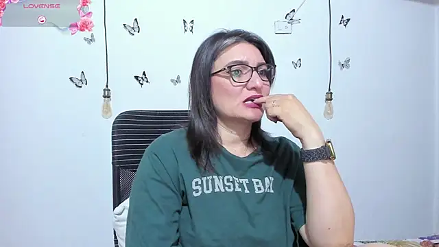 Amie Adams82  online show from April 7, 2026, 2:08 pm