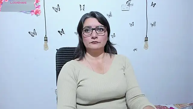 Amie Adams82  online show from April 20, 2026, 2:51 pm