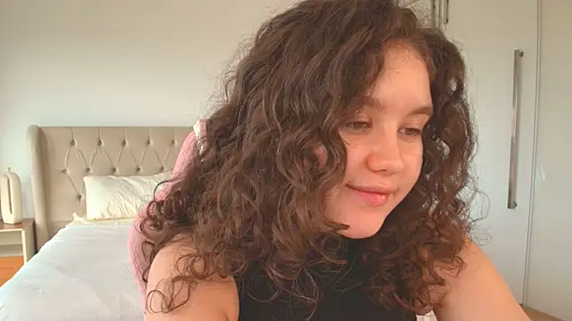 Snapshot of Ariella_Sol chatting on March 1, 2026, 7:25 pm Ariella Sol online show from March 1, 2026, 7:25 pm