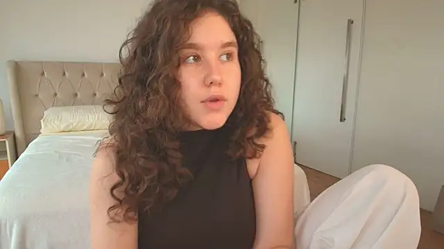 Snapshot of Ariella_Sol chatting on February 27, 2026, 7:14 pm Ariella Sol online show from February 27, 2026, 7:14 pm