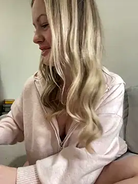 Snapshot of LoveShae_ chatting on January 7, 2025, 1:38 am LoveShae online show from January 7, 2025, 1:38 am