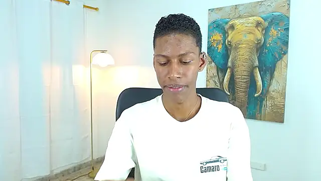 maiki18  online show from September 23, 2025, 8:27 pm