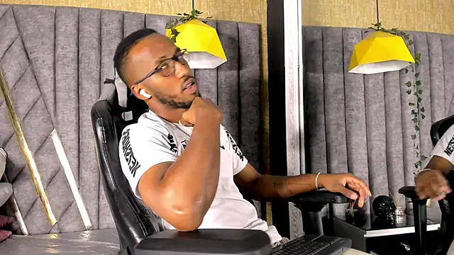 JamesParck online show from April 17, 2026, 12:02 am