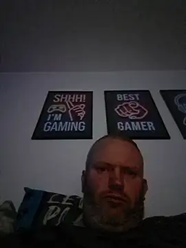 ShyBoy1982 online show from November 14, 2025, 10:13 pm