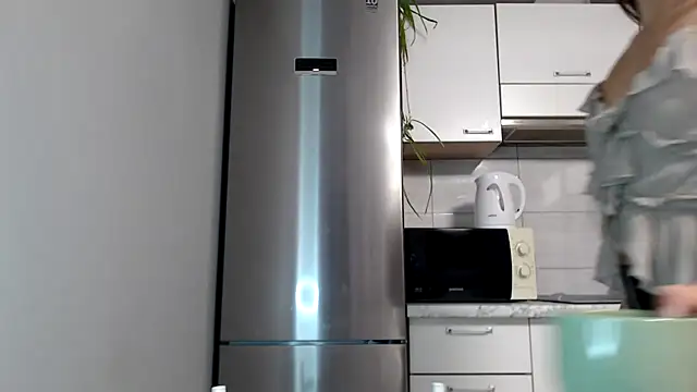 Snapshot of SierraSky_ chatting on October 16, 2025, 5:10 pm SierraSky online show from October 16, 2025, 5:10 pm