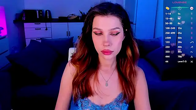 tenderdreams online show from November 8, 2025, 8:23 pm