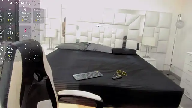 AdharaaMoon online show from November 18, 2025, 7:17 pm