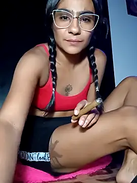 Leslly  online show from April 5, 2026, 12:17 am