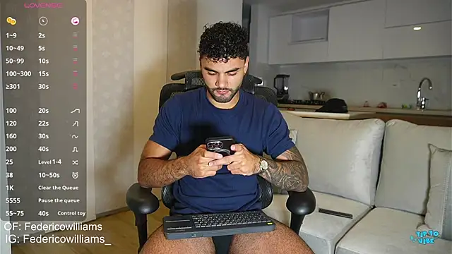 Snapshot of Derek_w chatting on January 29, 2025, 3:33 am Derek w online show from January 29, 2025, 3:33 am