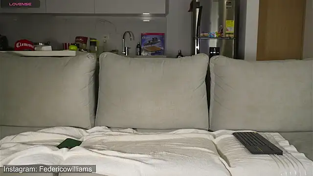 Snapshot of Derek_w chatting on October 1, 2025, 2:49 am Derek w online show from October 1, 2025, 2:49 am