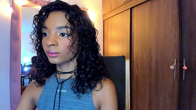 Snapshot of alikahouston4 chatting on December 19, 2025, 7:55 am alikahouston4 online show from December 19, 2025, 7:55 am