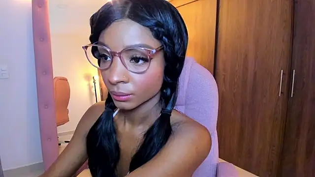 alikahouston4 online show from April 3, 2026, 7:48 am