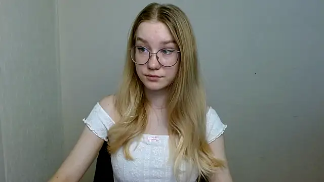 cindi hot online show from November 8, 2025, 10:41 am