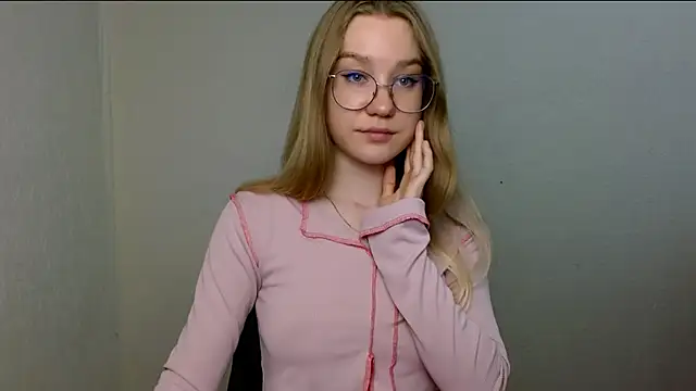 Snapshot of cindi_hot chatting on June 19, 2026, 2:34 pm cindi hot online show from June 19, 2026, 2:34 pm