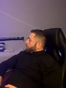 1ninefellababy online show from December 4, 2025, 5:56 pm