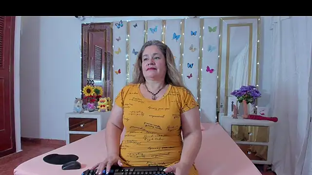 Snapshot of AnyelaGitanaMature chatting on November 5, 2025, 11:52 pm AnyelaGitanaMature online show from November 5, 2025, 11:52 pm