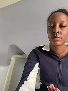 Snapshot of Bluesaphireee chatting on March 19, 2025, 4:45 pm Bluesaphireee online show from March 19, 2025, 4:45 pm