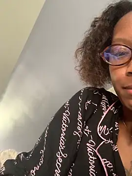 Snapshot of Bluesaphireee chatting on March 10, 2025, 8:45 pm Bluesaphireee online show from March 10, 2025, 8:45 pm