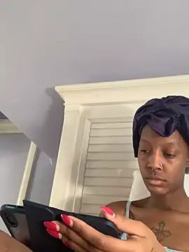 Snapshot of Bluesaphireee chatting on March 12, 2025, 6:11 pm Bluesaphireee online show from March 12, 2025, 6:11 pm