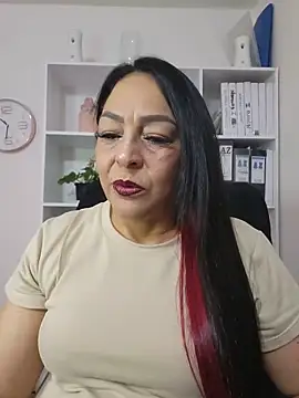 Snapshot of Gina_Myers chatting on June 4, 2026, 3:33 am Gina Myers online show from June 4, 2026, 3:33 am