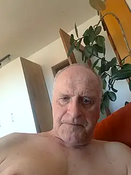 Milkasahne64 online show from November 7, 2025, 11:37 am