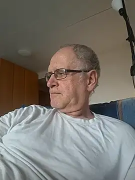 Milkasahne64 online show from October 10, 2025, 8:59 am