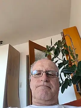 Milkasahne64 online show from May 27, 2026, 11:28 am