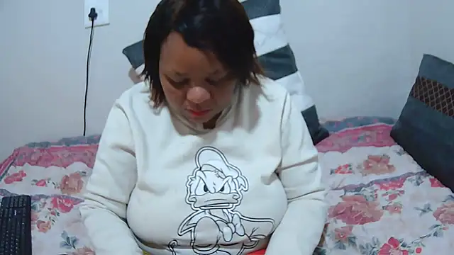 Snapshot of BBW42LL chatting on November 17, 2025, 11:03 am BBW42LL online show from November 17, 2025, 11:03 am