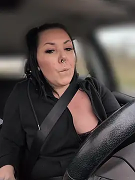 -BonnieBlack- online show from April 13, 2026, 8:18 am