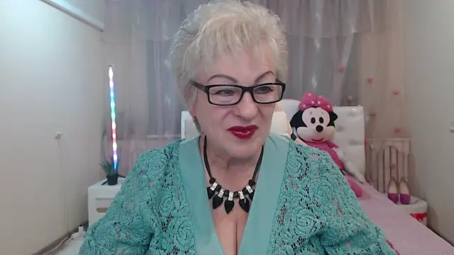 KayleSmoll online show from September 10, 2025, 6:18 pm