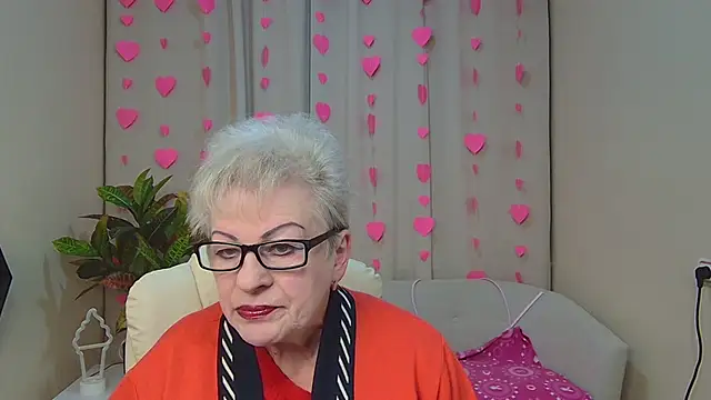 Snapshot of KayleSmoll chatting on February 6, 2026, 7:54 pm KayleSmoll online show from February 6, 2026, 7:54 pm