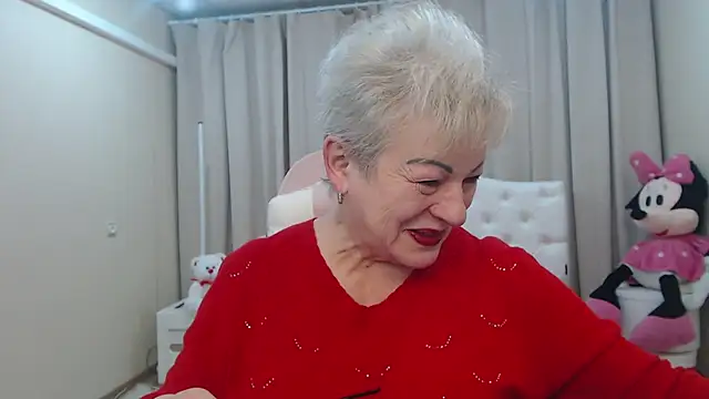 Snapshot of KayleSmoll chatting on February 18, 2026, 7:43 pm KayleSmoll online show from February 18, 2026, 7:43 pm