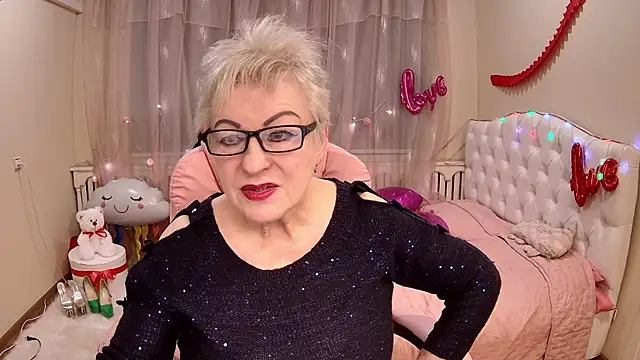 Snapshot of KayleSmoll chatting on March 18, 2025, 7:44 pm KayleSmoll online show from March 18, 2025, 7:44 pm