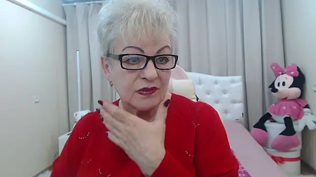 Snapshot of KayleSmoll chatting on February 20, 2026, 7:49 pm KayleSmoll online show from February 20, 2026, 7:49 pm