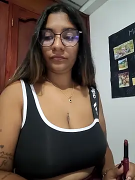 Sofythom1 online show from May 6, 2026, 3:32 am