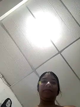 Snapshot of Sofythom1 chatting on November 26, 2025, 2:33 am Sofythom1 online show from November 26, 2025, 2:33 am