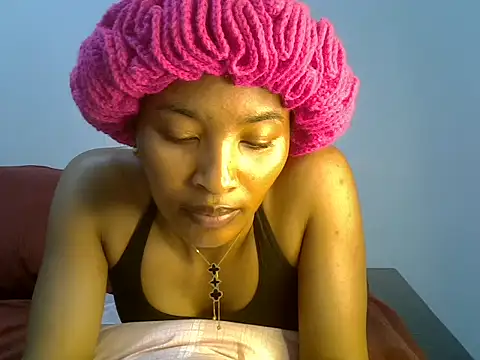 cute-alexis online show from November 23, 2025, 1:21 pm