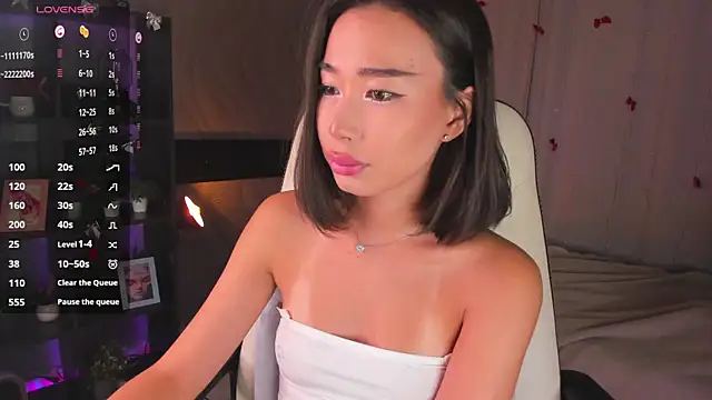 Snapshot of sensualily chatting on April 19, 2026, 6:10 pm sensualily online show from April 19, 2026, 6:10 pm